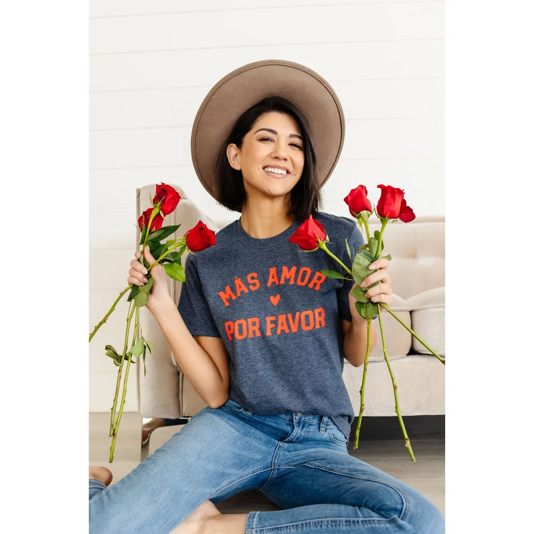 Más Amor Por Favor Women's Graphic Tee