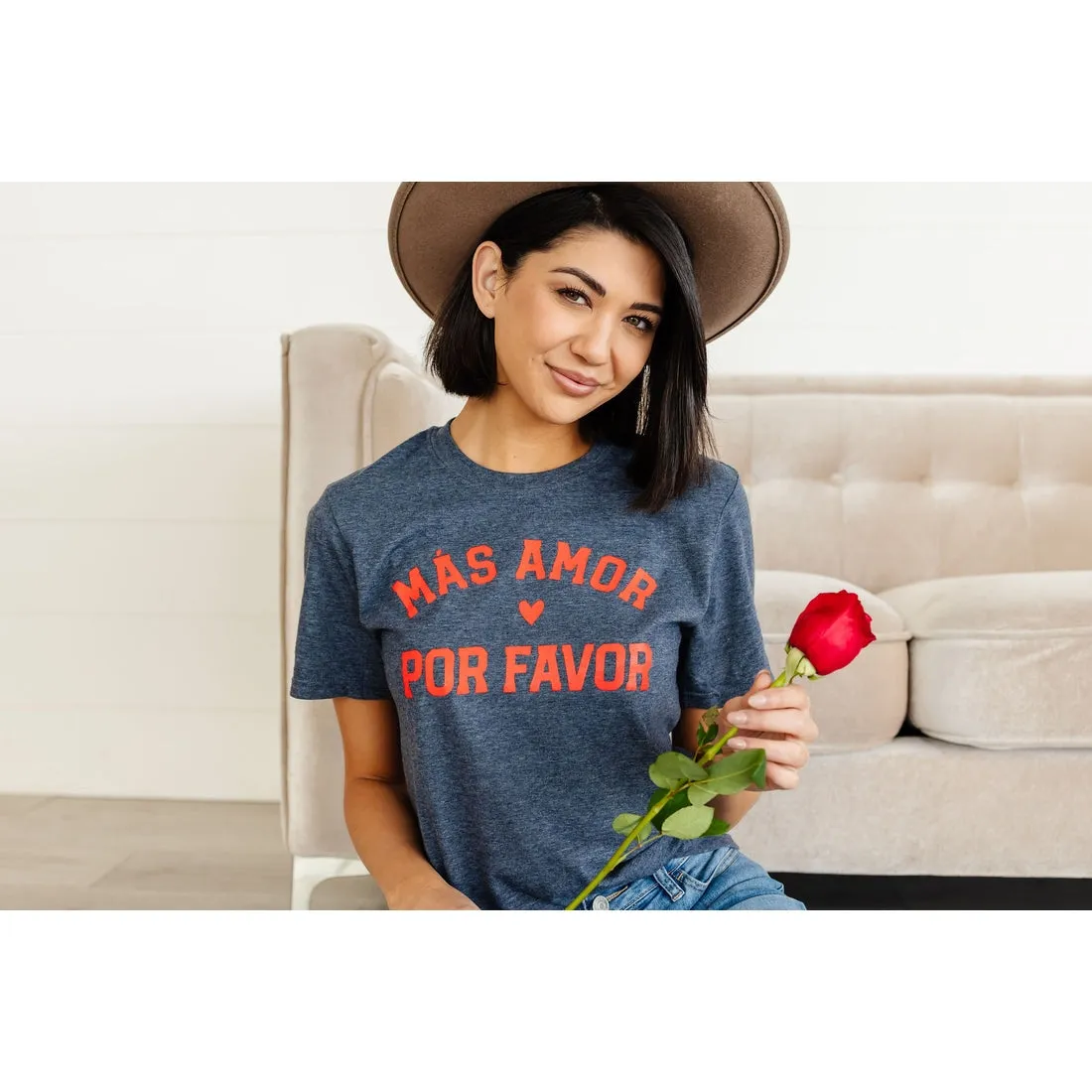 Más Amor Por Favor Women's Graphic Tee