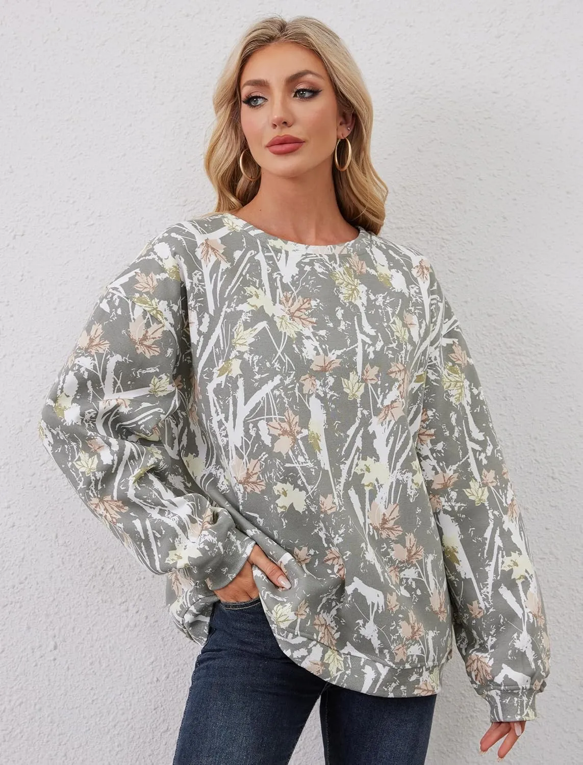 Womens Camo Sweatshirt Maple Leaf Print Oversized Camo Crewneck Sweatshirt Fleece Pullover Hoodies Long Sleeve