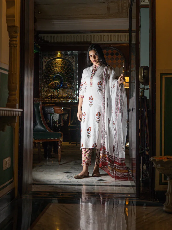 Women'S White Cotton Kurta Pant Set With Dupatta